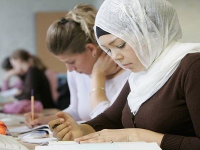 Hasna's Boatrace Team Umarah Supporting Women & Girls Education